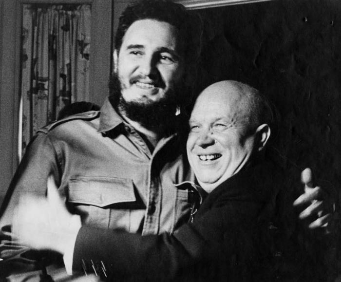 Fidel Castro conversa con Nikita Jruschov en Nueva York en 1960